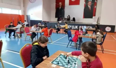 Hakkari’de Okul Sporları Satranç İl Şampiyonası Heyecanı