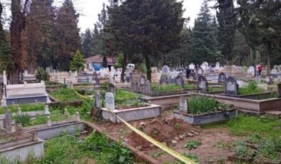 Mezarlıkta akıl almaz olay! 4 kişi hastanelik oldu