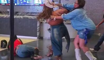 Ünlü şarkıcının konserinde VIP misafirler arasında şiddetli kavga çıktı