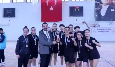 Kastamonu Üniversitesi Kadın Futsal Takımı Namağlup Şampiyon Oldu